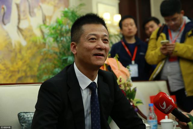 结实的黑人