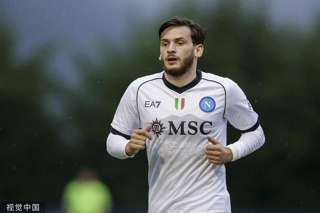 在姐夫面前的20岁小姨子