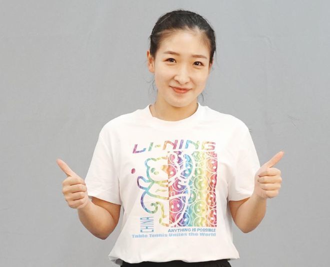婴儿吃母乳视频