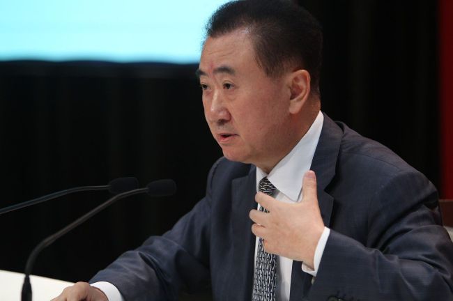 他趴我两腿中间舔我出水视频