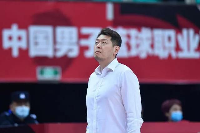 一边吻一边脱一边摸一边做软件