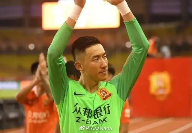 亚洲三级免费观看